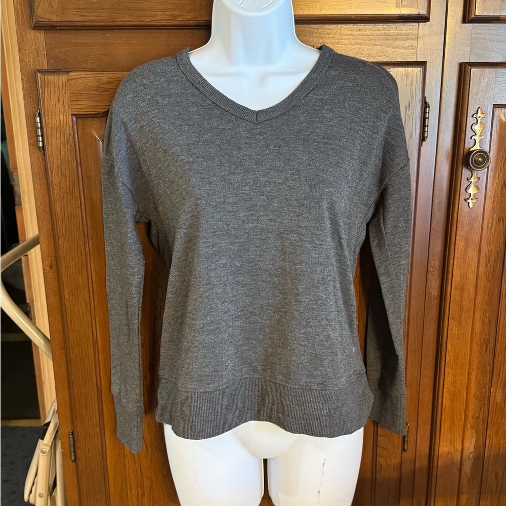 Marika Gray V-Neck Lightweight Sweater, size xs